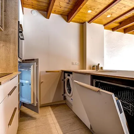 Centre - Sophisticated 2-bedroom Duplex Apartmán