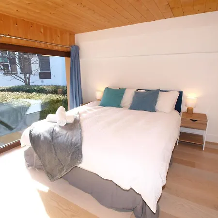 Centre - Sophisticated 2-bedroom Duplex Apartmán