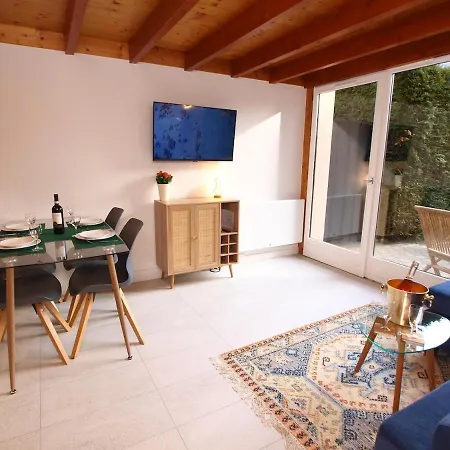 Centre - Sophisticated 2-bedroom Duplex
