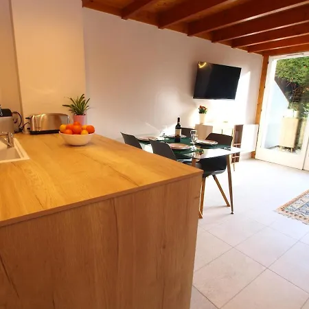 Centre - Sophisticated 2-bedroom Duplex 公寓 *